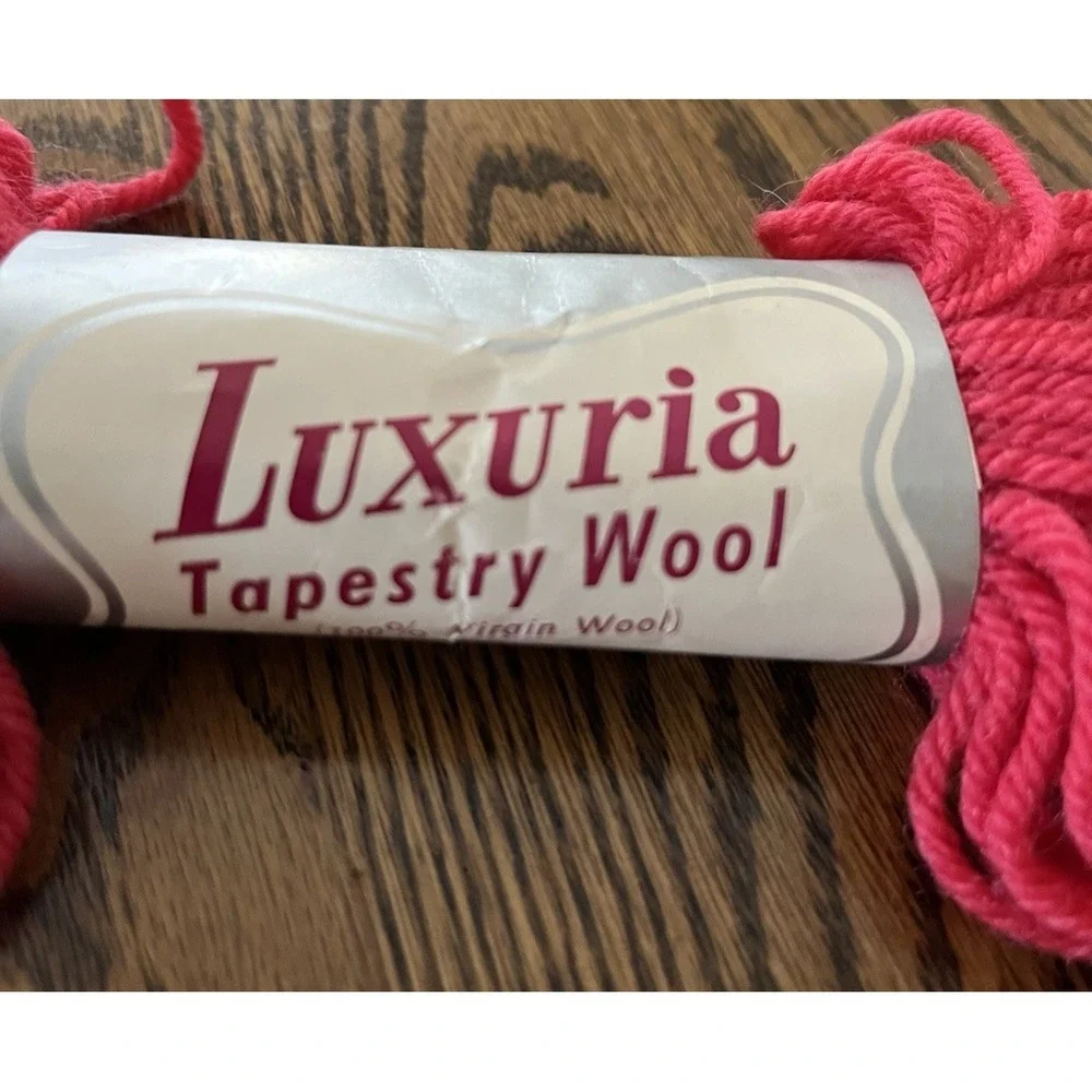Luxuria 100% Wool Tapestry Worsted Yarn 8 Skeins Color 5032 Lot 2 Strawberry VTG - Picture 4 of 6